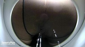 Čůrání v punčochách zachyceno na skryté kameře! 😱