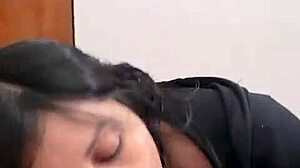 mira nada mas, que rico culo tiene ella, damn!