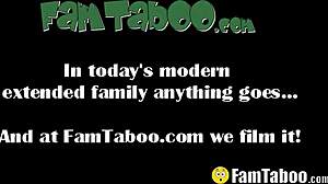 Apa dugja a tini mostohalányt, mintha az övé lenne