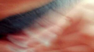 Zorra excitada se moja y le manda video a su chico