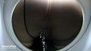 Čůrání v punčochách zachyceno na skryté kameře! 😱