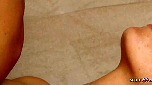 라티나 MILF 창녀가 현금 위해 클라이언트로부터 생 펑딩!