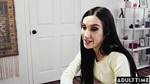 Wah! Blonde mungil Lily Larimar gunting keras sama sahabat kakak tiri Jazmin Luv