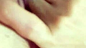 Hei babe, mau nonton aku jari-jari pertama kali, cewek Latina solo?