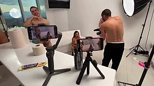 Hé, nézd Monika Fox vad első csoportos szexét és pisilését a kulisszák mögött!