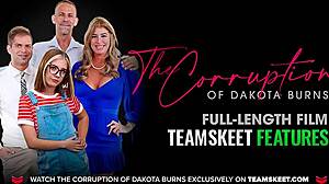 Nova beba Kajira sleče oblačila in masturbira obrito pičko z dildom, da postane pornografska zvezda