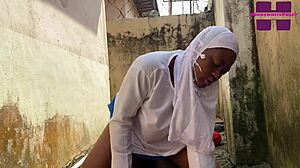 أوه، جنس الكريسماس مع سانتا في الفناء الخلفي كان جامح