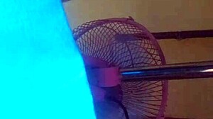 Latina Muda Imut dengan Tits Kecil dan Bokong Besar Tunjukkan Memeknya!