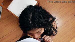 Super sladká latinská mladá žena stráca panenstvo pred kamerou.