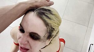 Drsná dominancia nad striekajúcou priateľkou s intenzívnym análom v kuchyni!