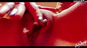 Anni Angel rubs her clit on webcam