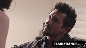 La milf calda Sovereign Syre scopa di nuovo il fratello del marito!