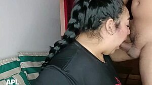 Instrutor de Academia Ajudando em Treino Cardio Selvagem