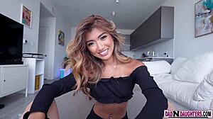 Азиатская падчерица Clara Trinity жаждет большого члена в жаркой скачке и лизании