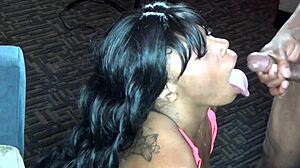 וונדי ויליאמס כופפת למען פעולת זין ענק