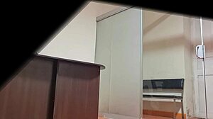 Espiando a la Secretaria Sexy Nataly en Oficina Gubernamental Local