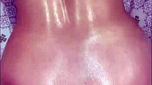 Manželka tvrdě saje manželův obrovský kmen