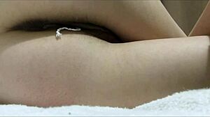 Orgasmo pulsante de verdade capturado de pertinho com pernas cruzadas