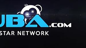 Nikita Von James indsætter legetøj i våd fisse til solo onani