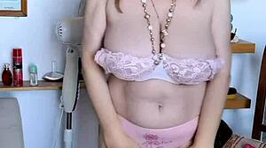 Mariaold, Quer Provocar com Essas Tetas Naturais Enormes e Brinquedo?