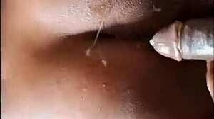 Почему большая попка сводной сестры принимает анал с кремпаем?