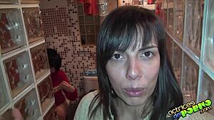 Evita de Luna explores bisexual fingering in steamy lesson