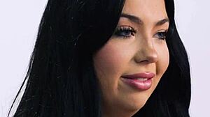 Holly Day bu minik POV sahnesinde nasıl orgazm oluyor?