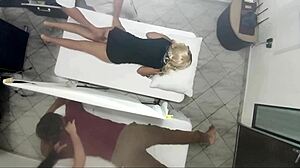 Doktor, zakaj se dotikaš moje žene tako v masaži?