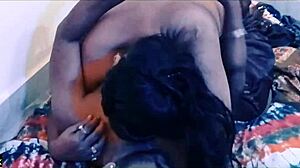 इंडियन कपल की रियल सेक्स स्टोरी, बड़े बूब्स उछलते हुए हॉट एक्शन में