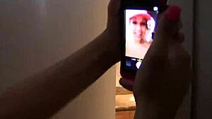 Party di primavera con le migliori amiche celebrato in spiaggia