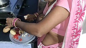 भारतीय कपल्स की रियल होममेड किचन डॉगी एक्टन!