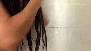 Fit milf shows off in live shower webcam!