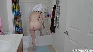 Obseden sem z britjem in okušanjem popolne pičke Megan Maiden