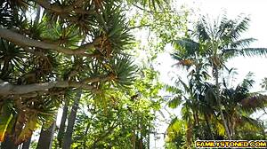 डॉली ली रिचीज मसिव पिकाचू कॉक को हार्ड सक्स करती है!