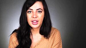 Whitney Wrightの自然な激しいクリトリス擦りでオーガズムアップクローズ