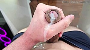 Twink amatoriali USA condividono momenti casalinghi caldi