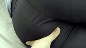 una rica cogida con mi amiga del colegio en leggings