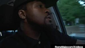 Yasmine De Leon สีน้ำตาลดูดและขี่หีใหญ่ดำของ Rome Major โค้งตัวเพื่อเสร็จด้วยน้ำหน้า