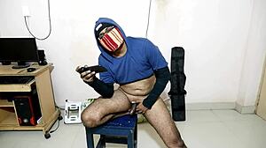 Mobile porn viewer appreciates fixed on tight shots of aroused penis