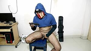 Mobile porn viewer appreciates fixed on tight shots of aroused penis