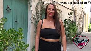 Belle brune Mila plays naughty with Angelina.