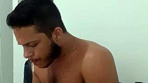 Novinho Dotado Gozando Gostoso!