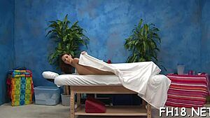 Hé bébi, akarsz játszani ezzel a szexi 18 éves cukival?