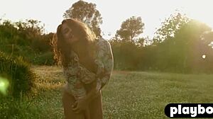 Anetta Keys' outdoor solo show: breasts, flexing, and a little sensual dance