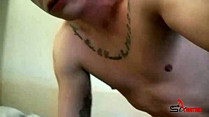 Pelirroja Lulu Pretel chupa una polla enorme en público con Jose Adiction!