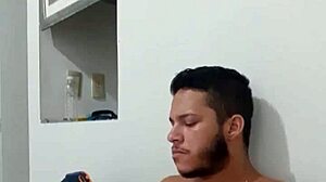 Novinho Dotado Gozando Gostoso!