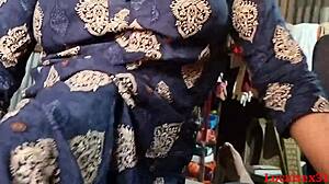 Indijske punce divje jebejo na ranču - anal in pička vključeni.