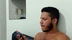 Novinho Dotado Gozando Gostoso!