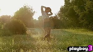 Anetta Keys' outdoor solo show: breasts, flexing, and a little sensual dance