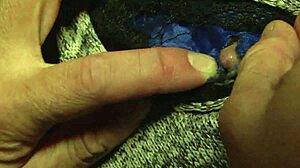 สาวญี่ปุ่นสนุกกับการเล่นหีโหนกด้วยไดลโดในแก๊งแบงสุดบ้า